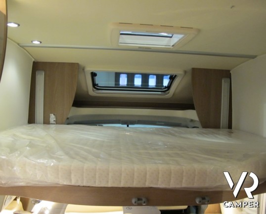 Burstner Lyseo TD Privilege 690 G: camper semintegrale nuovo con letti gemelli e garage, letto basculante elettrico anteriore, cucina ad angolo