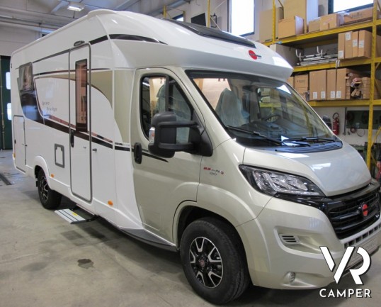 Burstner Lyseo TD Privilege 690 G: camper semintegrale nuovo con letti gemelli e garage, letto basculante elettrico anteriore, cucina ad angolo