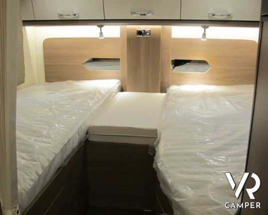 Burstner Lyseo TD Privilege 690 G: camper semintegrale nuovo con letti gemelli e garage, letto basculante elettrico anteriore, cucina ad angolo