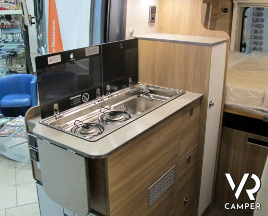 Carado Vlow 540: camper furgonato nuovo in vendita a Torino, compatto nelle dimensioni, 3.500kg di carico totale, cerchi 16"