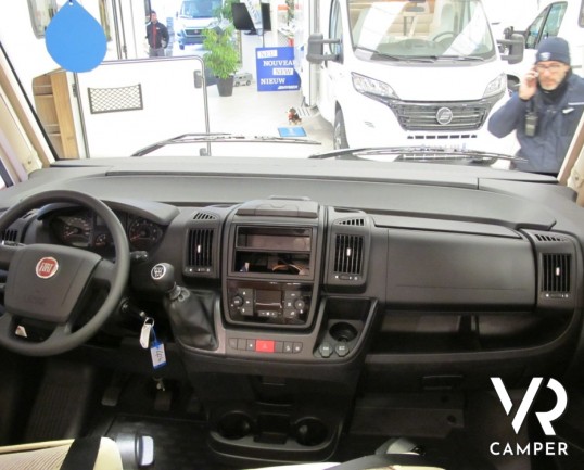 Hymer Exsis-I 474: camper motorhome hymer con letti gemelli, e frigorifero grande, ampio garage per scooter e 4 posti omologati.