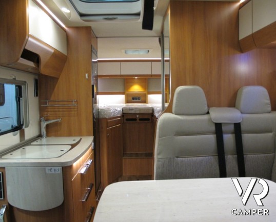 Hymer Exsis-I 474: camper motorhome hymer con letti gemelli, e frigorifero grande, ampio garage per scooter e 4 posti omologati.