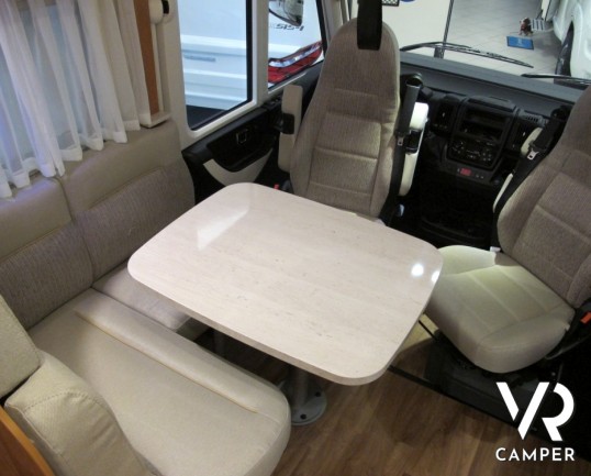 Hymer Exsis-I 474: camper motorhome hymer con letti gemelli, e frigorifero grande, ampio garage per scooter e 4 posti omologati.