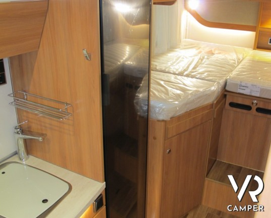 Hymer Exsis-I 474: camper motorhome hymer con letti gemelli, e frigorifero grande, ampio garage per scooter e 4 posti omologati.