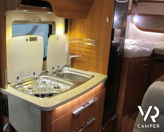 Hymer Exsis-I 474: camper motorhome hymer con letti gemelli, e frigorifero grande, ampio garage per scooter e 4 posti omologati.