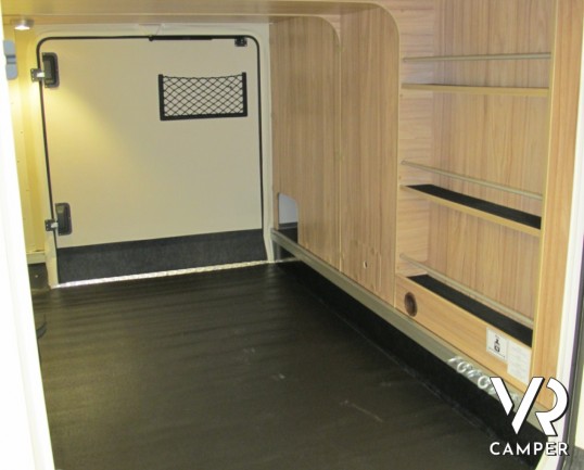 Hymer Exsis-I 474: camper motorhome nuovo con letti gemelli posteriori e ampio garage, dinette a L e letto basculante.