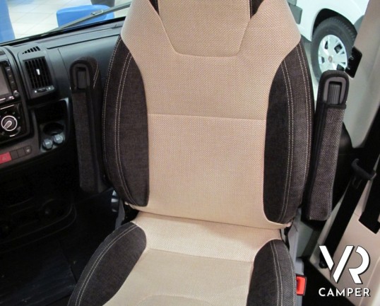 Knaus Boxstar 600 ME Silver Selection: camper furgonato nuovo con letti gemelli posteriori, soto i 6 metri di lunghezza, bagno con doccia separata.