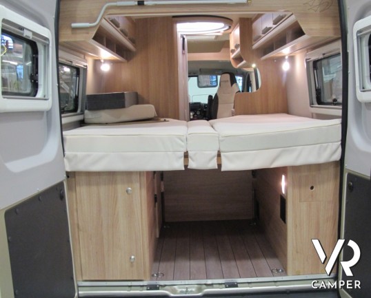 Knaus Boxstar 600 ME Silver Selection: camper furgonato nuovo con letti gemelli posteriori, soto i 6 metri di lunghezza, bagno con doccia separata.