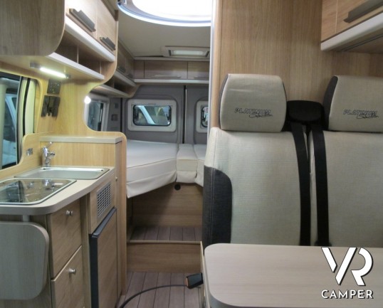 Knaus Boxstar 600 ME Silver Selection: camper furgonato nuovo con letti gemelli posteriori, soto i 6 metri di lunghezza, bagno con doccia separata.