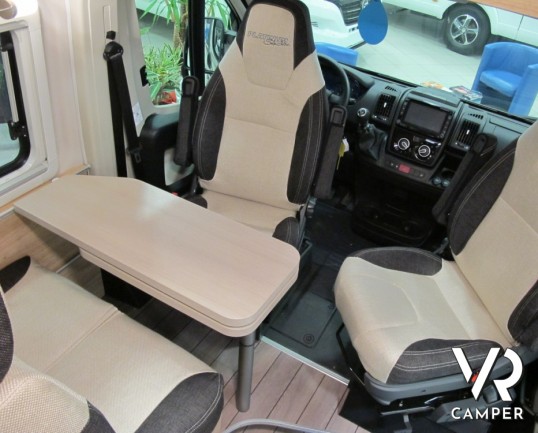 Knaus Boxstar 600 ME Silver Selection: camper furgonato nuovo con letti gemelli posteriori, soto i 6 metri di lunghezza, bagno con doccia separata.