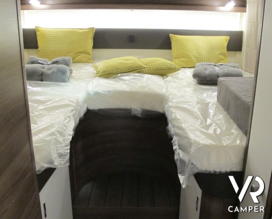 Knaus L!ve Wave 700 MEG: camper semintegrale nuovo con letti gemelli posteriori e ampia dinette, letto basculante.