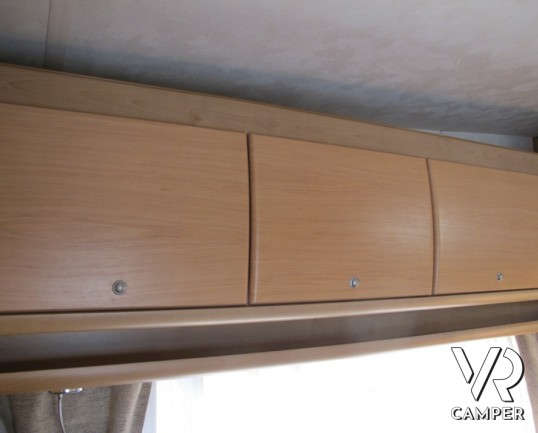 McLouis Tandy Plus 620: camper usato mansardato con letti a castello posteriori, con generatore di corrente e condizionatore a tetto.