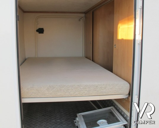 McLouis Tandy Plus 620: camper usato mansardato con letti a castello posteriori, con generatore di corrente e condizionatore a tetto.