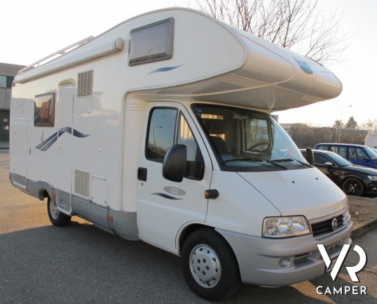 McLouis Tandy Plus 620: camper usato mansardato con letti a castello posteriori, con generatore di corrente e condizionatore a tetto.