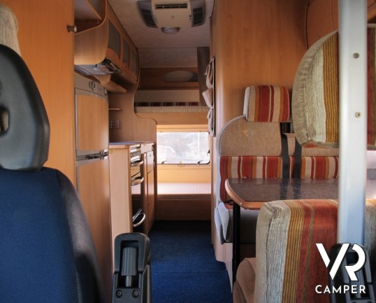 McLouis Tandy Plus 620: camper usato mansardato con letti a castello posteriori, con generatore di corrente e condizionatore a tetto.