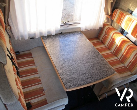 McLouis Tandy Plus 620: camper usato mansardato con letti a castello posteriori, con generatore di corrente e condizionatore a tetto.