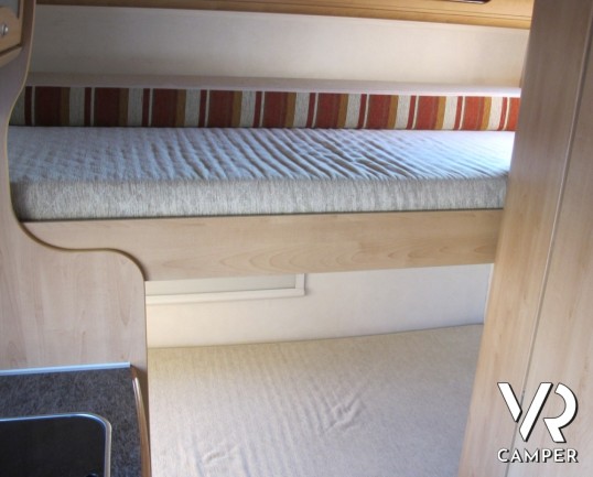 McLouis Tandy Plus 620: camper usato mansardato con letti a castello posteriori, con generatore di corrente e condizionatore a tetto.