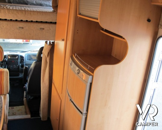 McLouis Tandy Plus 620: camper usato mansardato con letti a castello posteriori, con generatore di corrente e condizionatore a tetto.