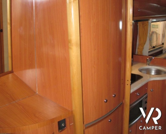 Vas Overside 780: camper motorhome usato in vendita a Torino con pochissimi chilometri e in ottimo stato di usura. Colore arancio e maxi garage per mo