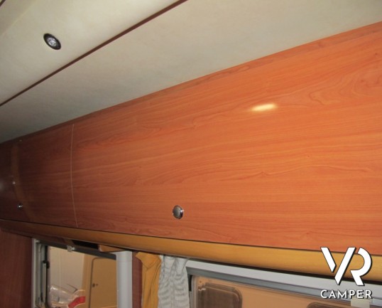 Vas Overside 780: camper motorhome usato in vendita a Torino con pochissimi chilometri e in ottimo stato di usura. Colore arancio e maxi garage per mo