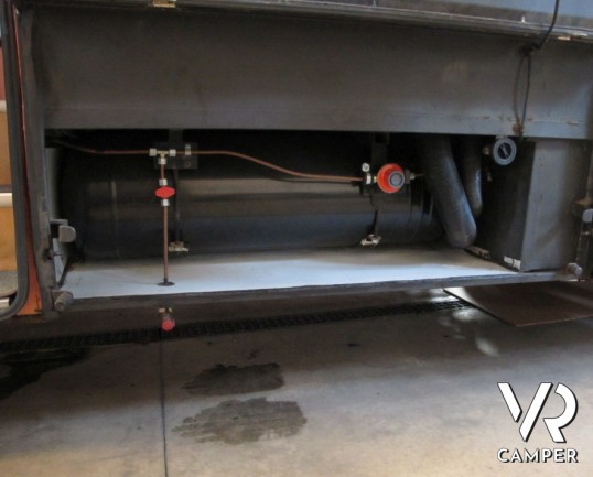 Vas Overside 780: camper motorhome usato in vendita a Torino con pochissimi chilometri e in ottimo stato di usura. Colore arancio e maxi garage per mo