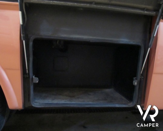 Vas Overside 780: camper motorhome usato in vendita a Torino con pochissimi chilometri e in ottimo stato di usura. Colore arancio e maxi garage per mo