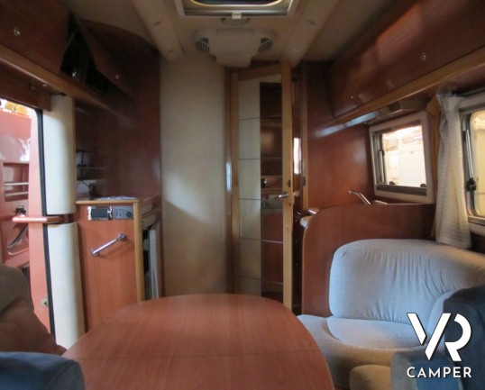 Vas Overside 780: camper motorhome usato in vendita a Torino con pochissimi chilometri e in ottimo stato di usura. Colore arancio e maxi garage per mo