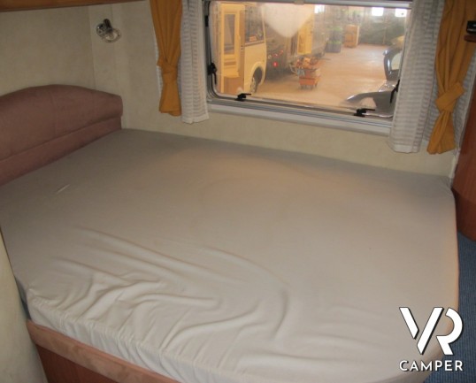 Vas Overside 780: camper motorhome usato in vendita a Torino con pochissimi chilometri e in ottimo stato di usura. Colore arancio e maxi garage per mo
