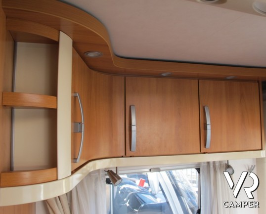 Hymer B 514 CL: motorhome hymer usato con letto basso matrimoniale posteriore e portamoto originale estraibile, molto ben accessoriato.