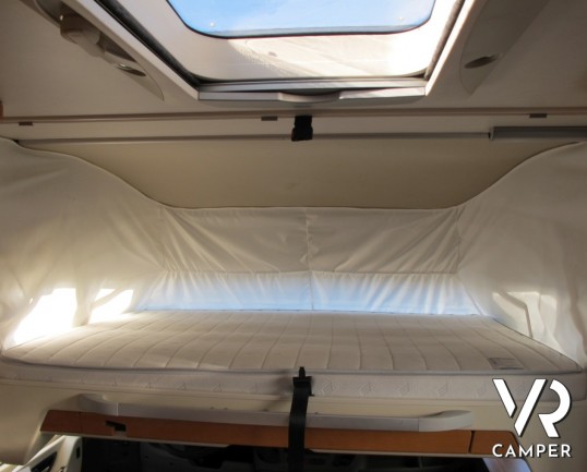 Hymer B 514 CL: motorhome hymer usato con letto basso matrimoniale posteriore e portamoto originale estraibile, molto ben accessoriato.