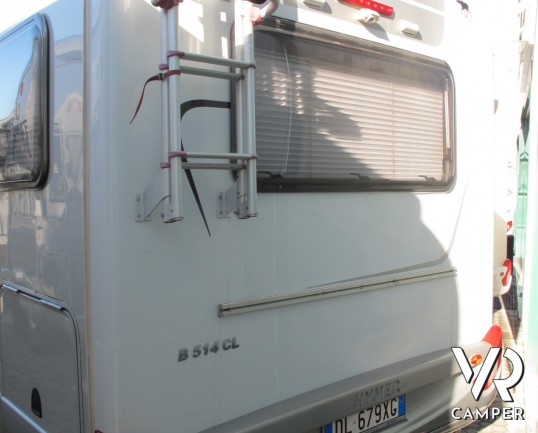 Hymer B 514 CL: motorhome hymer usato con letto basso matrimoniale posteriore e portamoto originale estraibile, molto ben accessoriato.