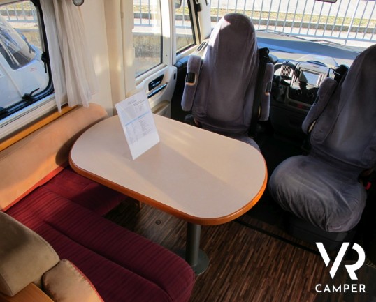 Hymer B 514 CL: motorhome hymer usato con letto basso matrimoniale posteriore e portamoto originale estraibile, molto ben accessoriato.