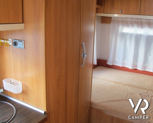 Hymer B 514 CL: motorhome hymer usato con letto basso matrimoniale posteriore e portamoto originale estraibile, molto ben accessoriato.