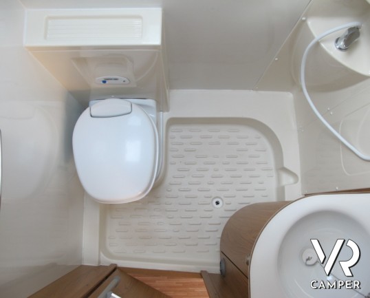 Rimor Sailer 599 TC: camper semintegrale usato compatto con garage posteriore alto, su meccanica Fiat Ducato.