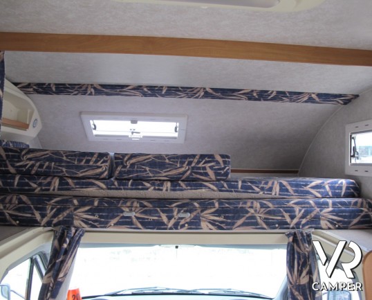 Rimor SuperBrig 728: camper mansardato usato su meccanica Mercedes con 156 cavalli, 7 posti letto, doppia dinette e letti a castello laterali