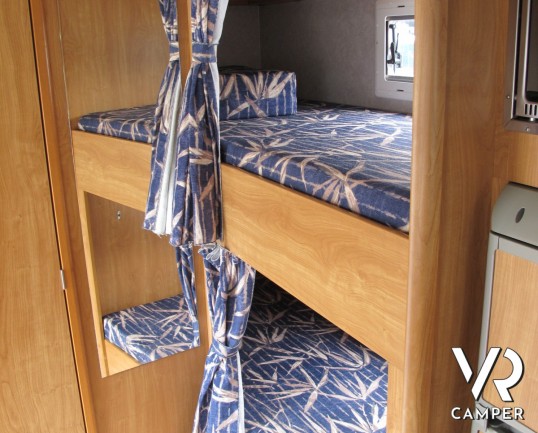 Rimor SuperBrig 728: camper mansardato usato su meccanica Mercedes con 156 cavalli, 7 posti letto, doppia dinette e letti a castello laterali