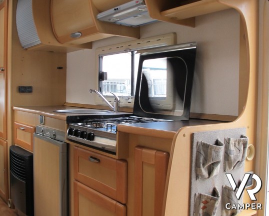 Roller Team Granduca 64: camper usato mansardato con letti a castello in coda, 5 posti omologato, ottimo per le vacanze in famiglia.