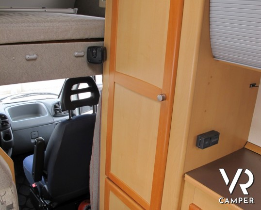 Roller Team Granduca 64: camper usato mansardato con letti a castello in coda, 5 posti omologato, ottimo per le vacanze in famiglia.