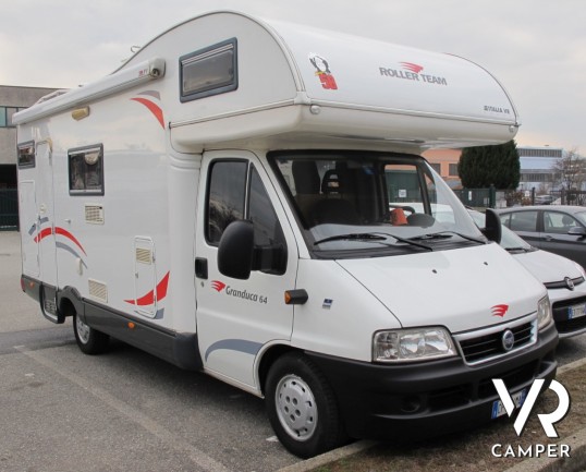 Roller Team Granduca 64: camper usato mansardato con letti a castello in coda, 5 posti omologato, ottimo per le vacanze in famiglia.