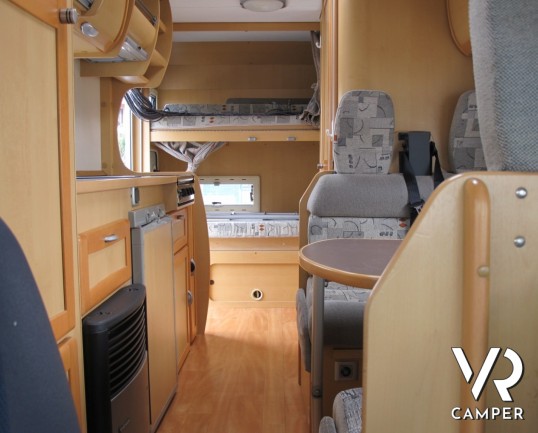 Roller Team Granduca 64: camper usato mansardato con letti a castello in coda, 5 posti omologato, ottimo per le vacanze in famiglia.