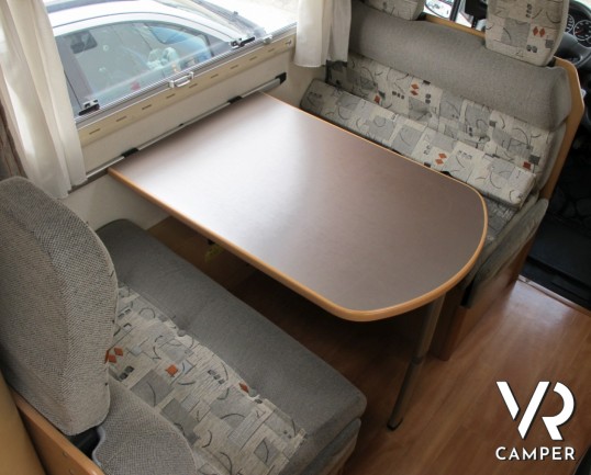 Roller Team Granduca 64: camper usato mansardato con letti a castello in coda, 5 posti omologato, ottimo per le vacanze in famiglia.