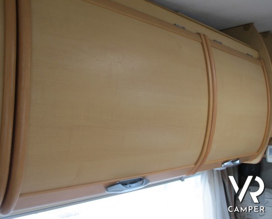 Roller Team Granduca 64: camper usato mansardato con letti a castello in coda, 5 posti omologato, ottimo per le vacanze in famiglia.