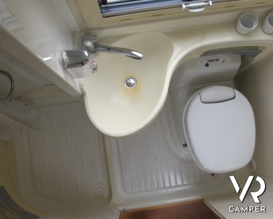 Roller Team Granduca 64: camper usato mansardato con letti a castello in coda, 5 posti omologato, ottimo per le vacanze in famiglia.