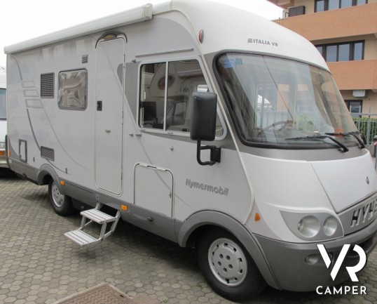 Hymer B 574: camper motorhome usato con letto alla francese, dinette a L, portamoto Hymer estraibile e antenna satellitare.