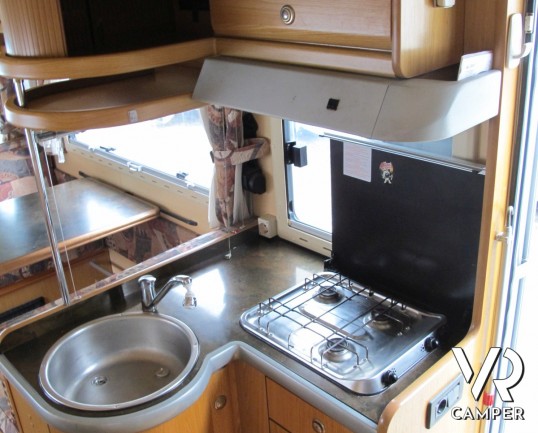 Laika Ecovip I 200: camper motorhome usato su Iveco, 7 posti letto, 5 omologato con letti a castello, divano fronte dinette