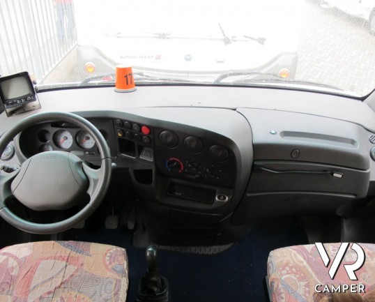 Laika Ecovip I 200: camper motorhome usato su Iveco, 7 posti letto, 5 omologato con letti a castello, divano fronte dinette