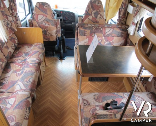 Laika Ecovip I 200: camper motorhome usato su Iveco, 7 posti letto, 5 omologato con letti a castello, divano fronte dinette