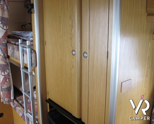 Laika Ecovip I 200: camper motorhome usato su Iveco, 7 posti letto, 5 omologato con letti a castello, divano fronte dinette