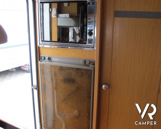 Laika Ecovip I 200: camper motorhome usato su Iveco, 7 posti letto, 5 omologato con letti a castello, divano fronte dinette