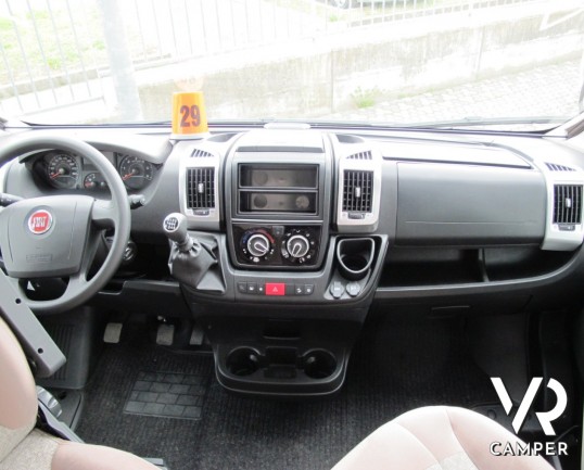 Malibù Van 600 Charming: camper furgonato usato 2 posti, lunghezza 6 metri con letto matrimoniale posteriore, in colorazione nero pastello